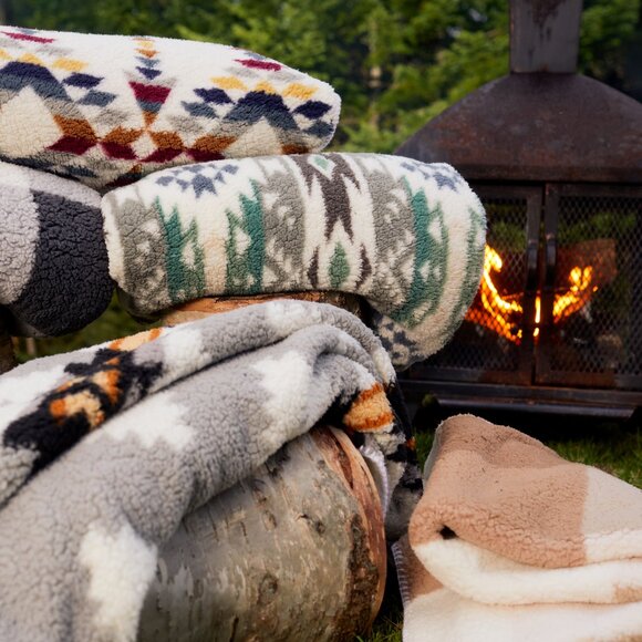 Luxe Home Decor Classic Faux Fur Throw | 1-Piece | Multicolor | 50"x60" - Picture 12 of 13